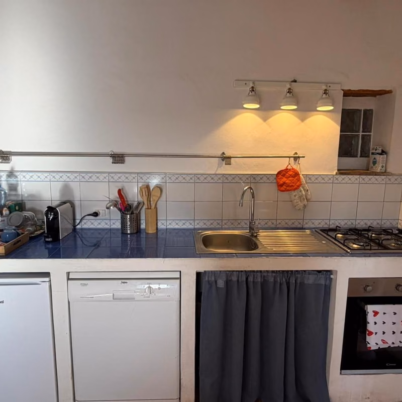 L'angolo cottura della cucina di Luce su Civita a Lubriano